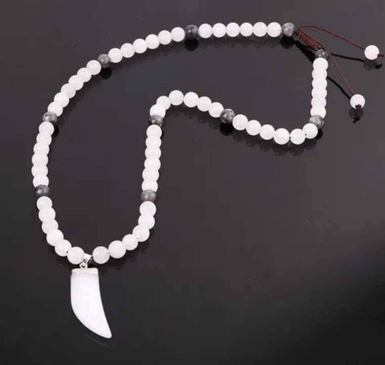 Collier JADE & ONYX – Dent de Bœuf
